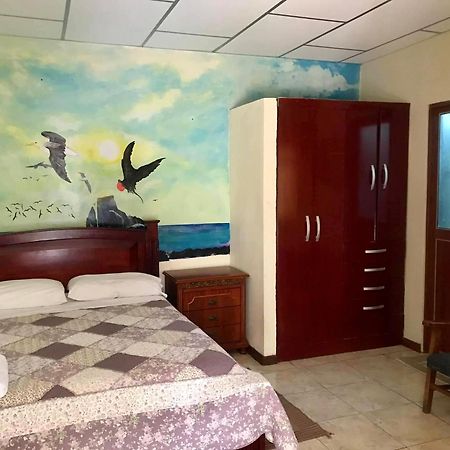 Nelyza'S Suites & Adventure Puerto Ayora  Ngoại thất bức ảnh