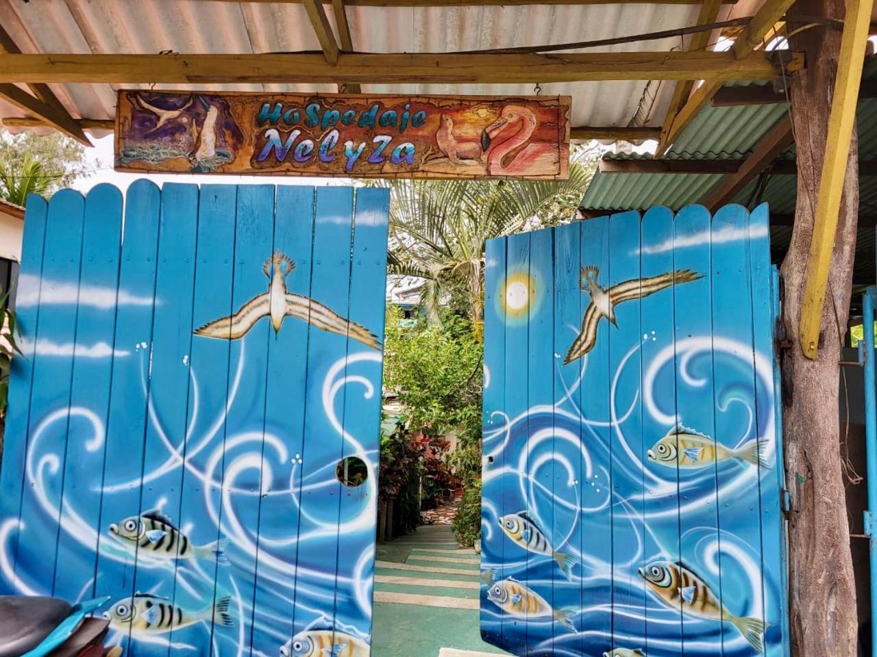 Nelyza'S Suites & Adventure Puerto Ayora  Ngoại thất bức ảnh